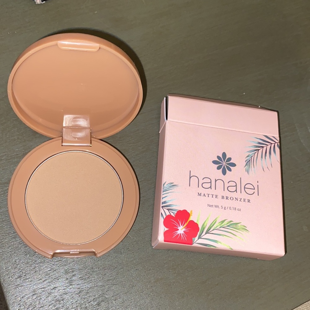 NWT HANALEI BEAUTY COMPANY Matte Bronzer